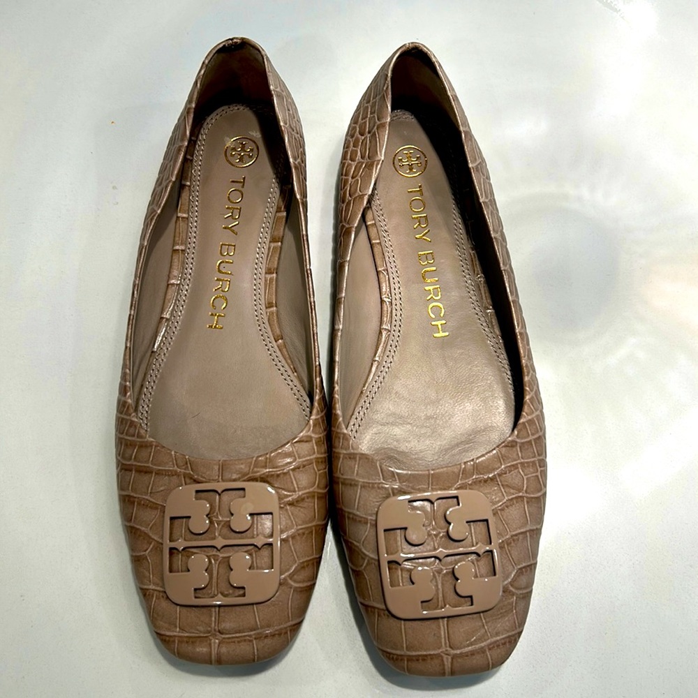 Lightly used and well take care of Tory Burch flats. Embossed croc in beige .